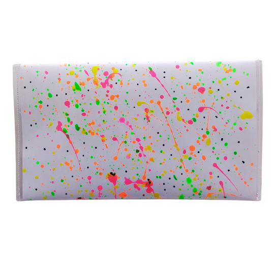 Tasje achterzijde van papier met acryl in wit met neonkleurige spetters in geel, oranje, groen en roze