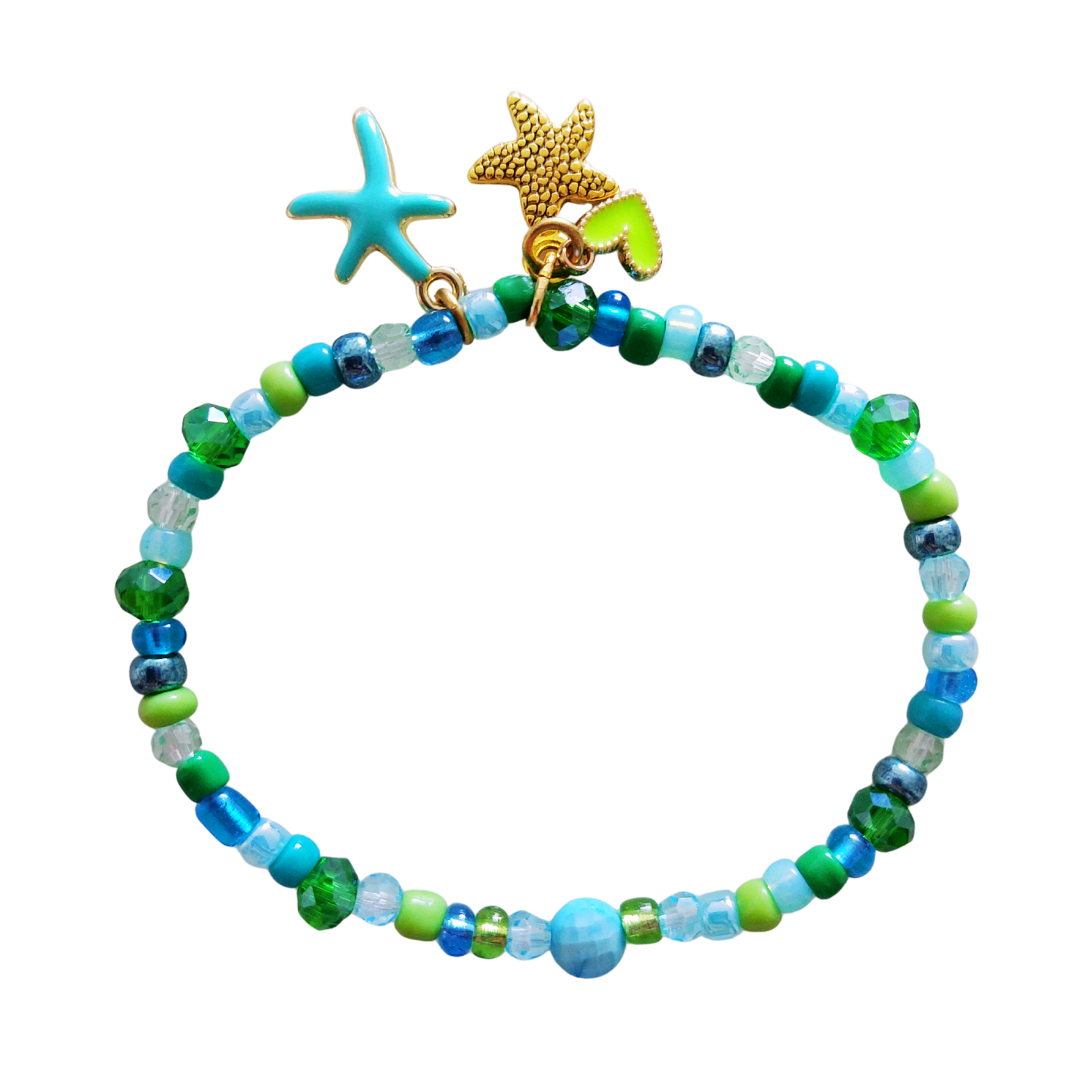 Armband met koele blauw en groen tinten, met rocailles, facetgeslepen glaskralen en zeester bedels