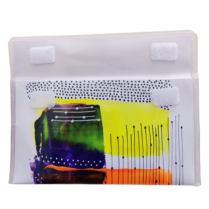 Artbag clutch binnenzijde met abstract patroon in wit, zwart, geel, oranje en paars 