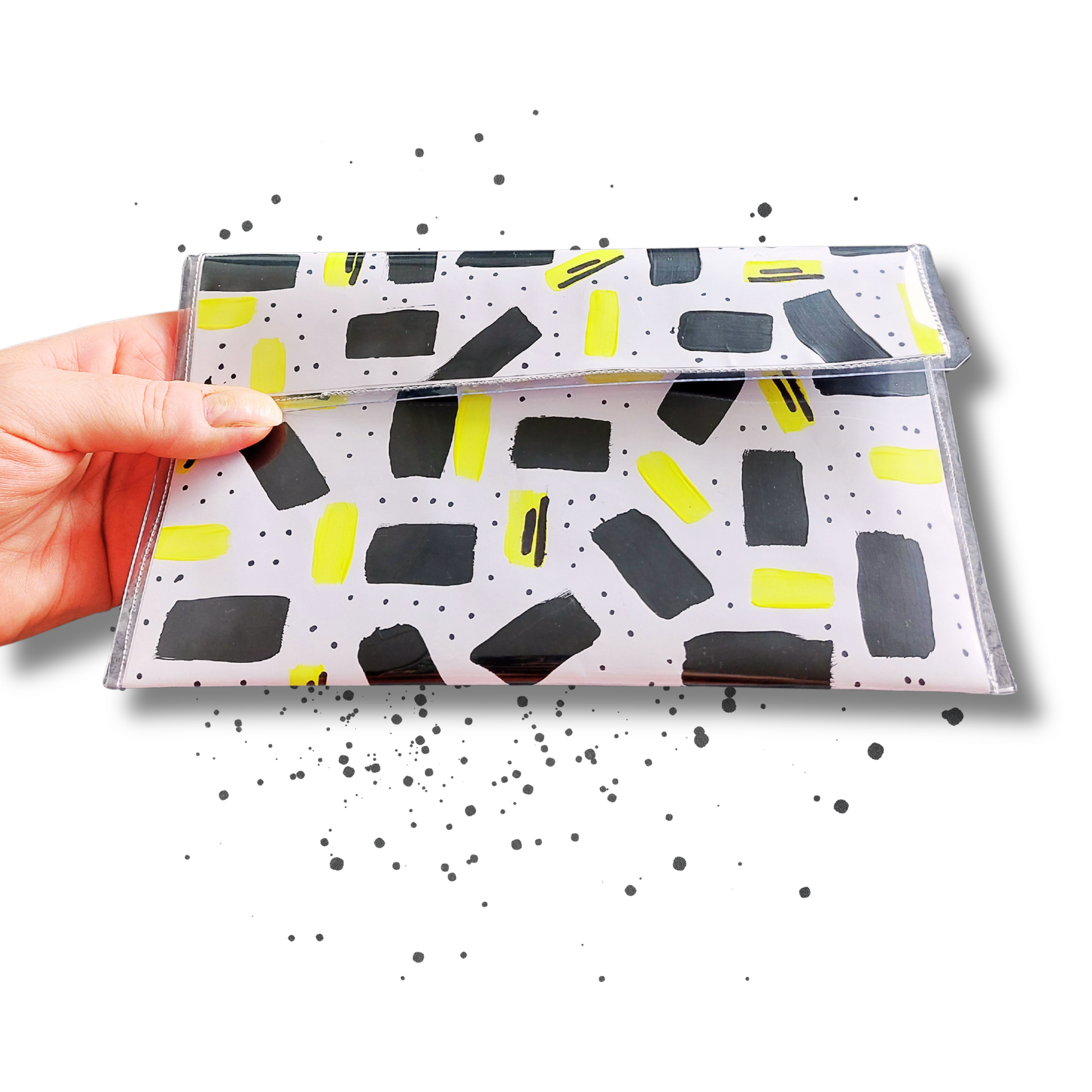 Artbag clutch zwart gele strepen op wit, sfeerbeeld