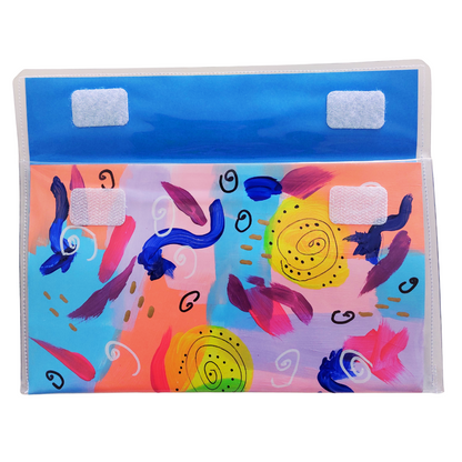 Tasje clutch binnenkant met abstracte kunst in pastels zoals roze, lichtblauw en zalm met accenten in donkerblauw en aubergine