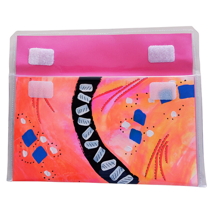 Handtas clutch binnenkant in roze, oranje en geel met abstract zebrapad patroon in zwart wit