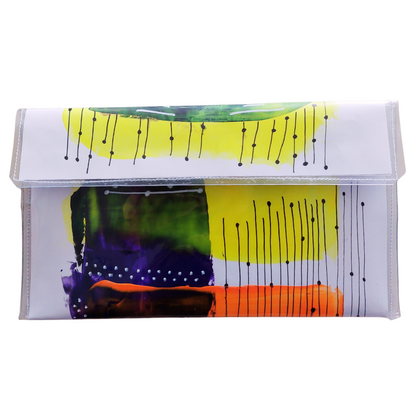 Artbag clutch voorzijde met abstract patroon in wit, zwart, geel, oranje en paars 