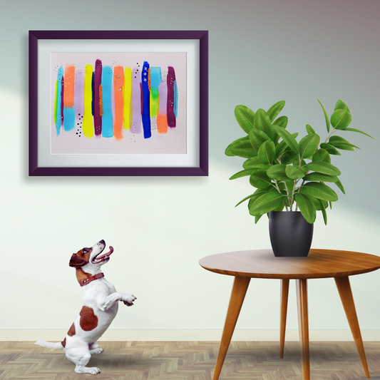 Muurkunst multicolor met gouden chuncky glitters. Pastels met donkere tinten, abstract in A3 formaat. Sfeerbeeld ingelijst als kunstwerk aan de muur in huiselijk tafereel.