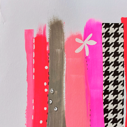 Muurkunst rood roze en pied de poule. Abstracte gekleurde banen in A3 formaat in rood, roze en zwart wit. Uitvergroot fragment van lichte beschadiging.